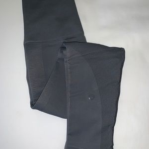 Lululemon compression crop pants